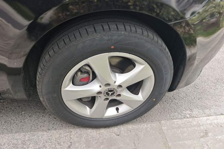 Used Mercedes-Benz Vito 2018 2.0T Elite Version 9 Seats China VI Emission Standard Right Front Wheel Hub
