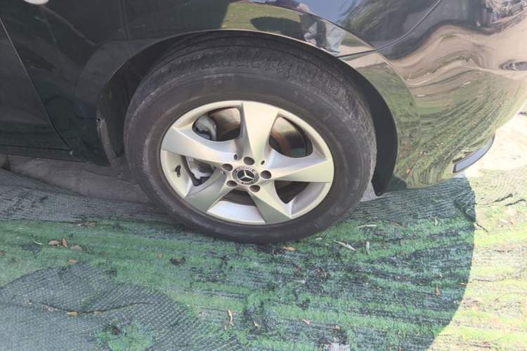 Used Mercedes-Benz Vito 2018 2.0T Elite Version 7 Seats China VI Emission Standard Right Front Wheel Hub
