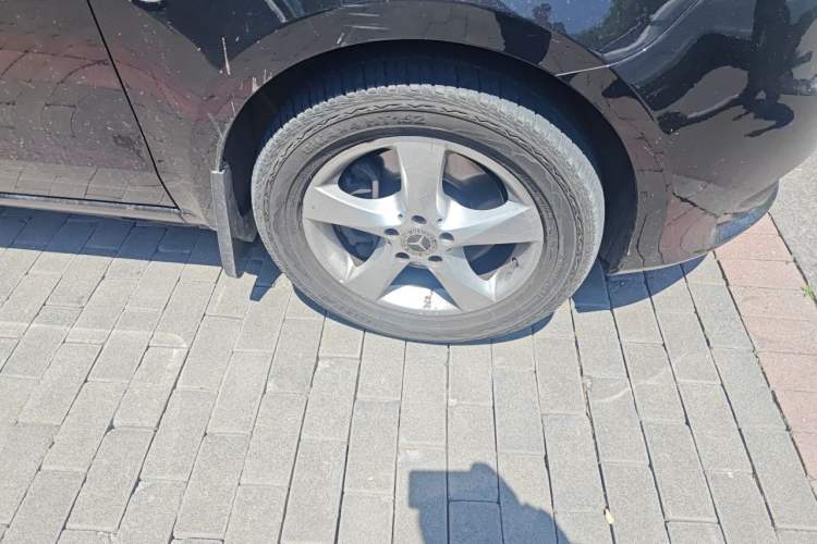 Used Mercedes-Benz Vito 2018 2.0T Elite Version 7 Seats China VI Emission Standard Right Front Wheel Hub