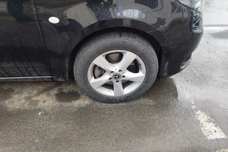 Used Mercedes-Benz Vito 2018 2.0T Elite Version 7 Seats China VI Emission Standard Right Front Wheel Hub