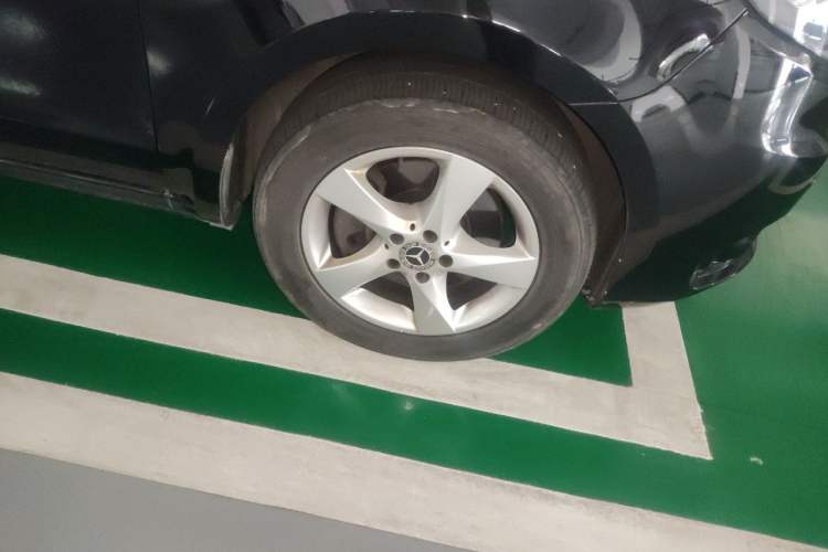 Used Mercedes-Benz Vito 2018 2.0T Elite Version 7 Seats China VI Emission Standard Right Front Wheel Hub