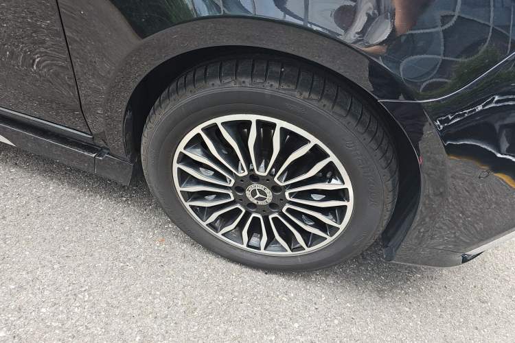 Used Mercedes-Benz Vito 2018 2.0T Elite Version 7 Seats China VI Emission Standard Right Front Wheel Hub