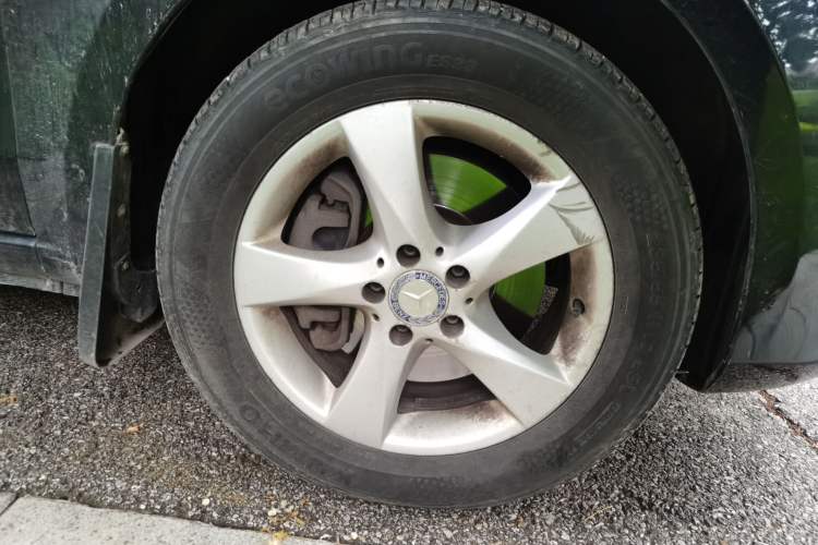 Used Mercedes-Benz Vito 2018 2.0T Elite Version 7 Seats China V Emission Standard Right Front Wheel Hub