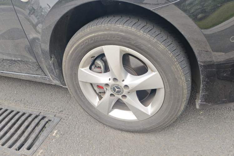Used Mercedes-Benz Vito 2018 2.0T Business Version China V Emission Standard Right Front Wheel Hub
