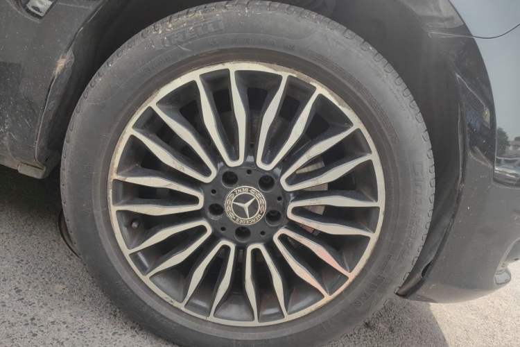 Used Mercedes-Benz Vito 2018 2.0T Business Version China V Emission Standard Right Front Wheel Hub