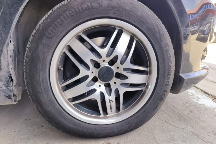 Used Mercedes-Benz Vito 2018 2.0T Business Version China V Emission Standard Right Front Wheel Hub