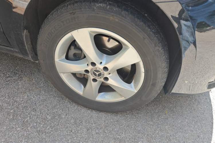 Used Mercedes-Benz Vito 2018 2.0T Elite Version 7 Seats China VI Emission Standard Right Front Wheel Hub