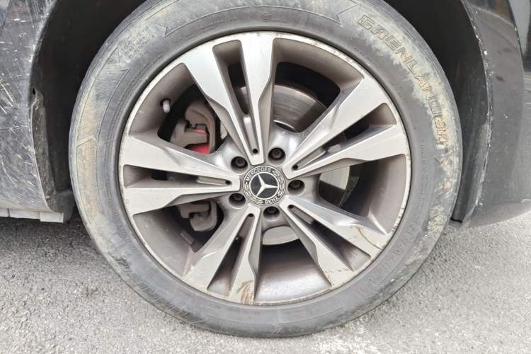 Used Mercedes-Benz Vito 2018 2.0T Elite Version 7 Seats China V Emission Standard Right Front Wheel Hub