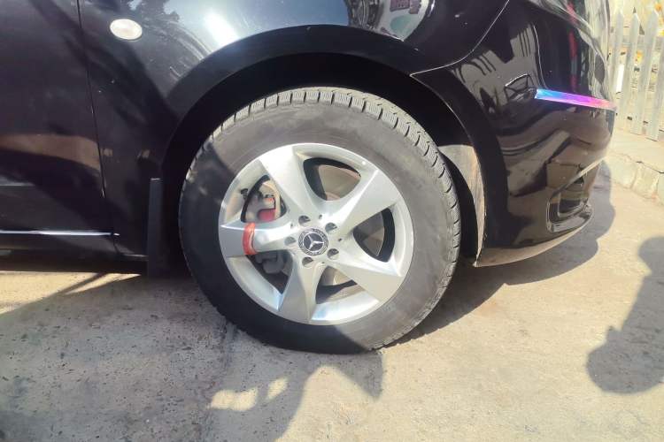 Used Mercedes-Benz Vito 2018 2.0T Elite Version 7 Seats China V Emission Standard Right Front Wheel Hub