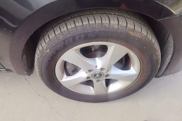 Used Mercedes-Benz Vito 2018 2.0T Business Version China V Emission Standard Right Front Wheel Hub
