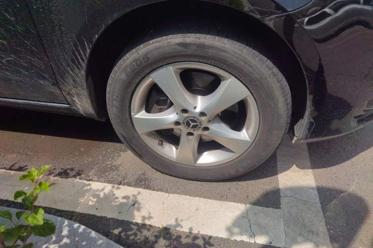 Used Mercedes-Benz Vito 2018 2.0T Elite Version 7 Seats China V Emission Standard Right Front Wheel Hub