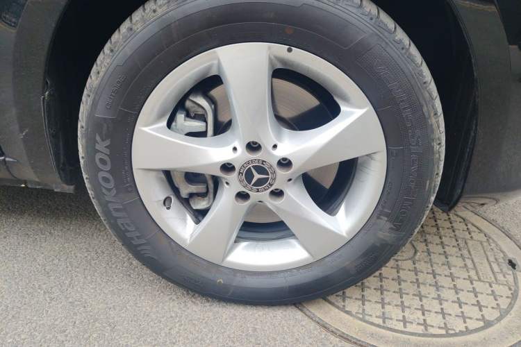 Used Mercedes-Benz Vito 2018 2.0T Elite Version 7 Seats China V Emission Standard Right Front Wheel Hub