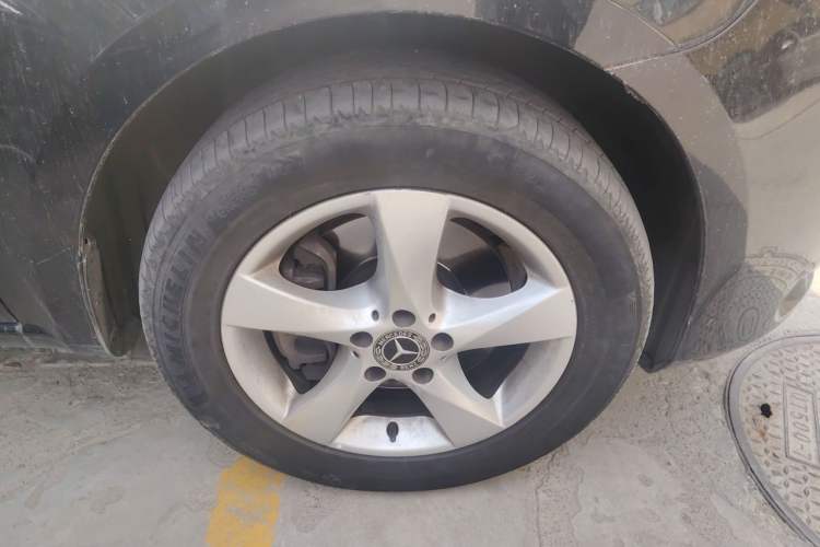 Used Mercedes-Benz Vito 2018 2.0T Elite Version 7 Seats China VI Emission Standard Right Front Wheel Hub
