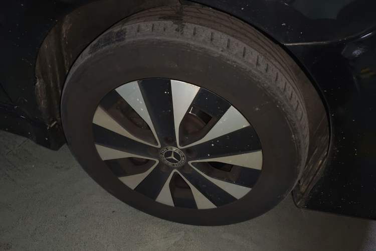 Used Mercedes-Benz Vito 2018 2.0T Elite Version 9 Seats China VI Emission Standard Right Front Wheel Hub