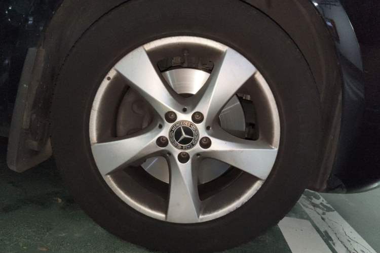 Used Mercedes-Benz Vito 2018 2.0T Business Version China VI Emission Standard Right Front Wheel Hub