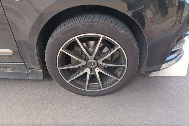 Used Mercedes-Benz Vito  Right Front Wheel Hub