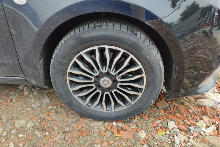 Used Mercedes-Benz Vito 2018 2.0T Business Version China V Emission Standard Right Front Wheel Hub