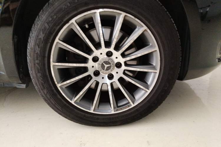 Used Mercedes-Benz Vito 2018 2.0T Business Version China V Emission Standard Right Front Wheel Hub
