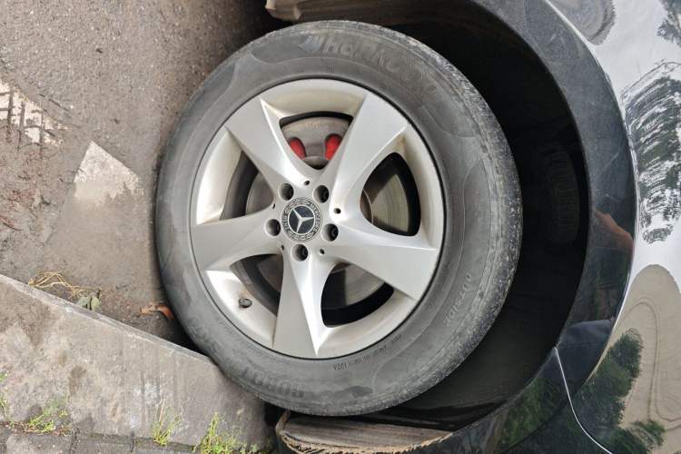Used Mercedes-Benz Vito 2018 2.0T Elite Version 7 Seats China VI Emission Standard Right Front Wheel Hub