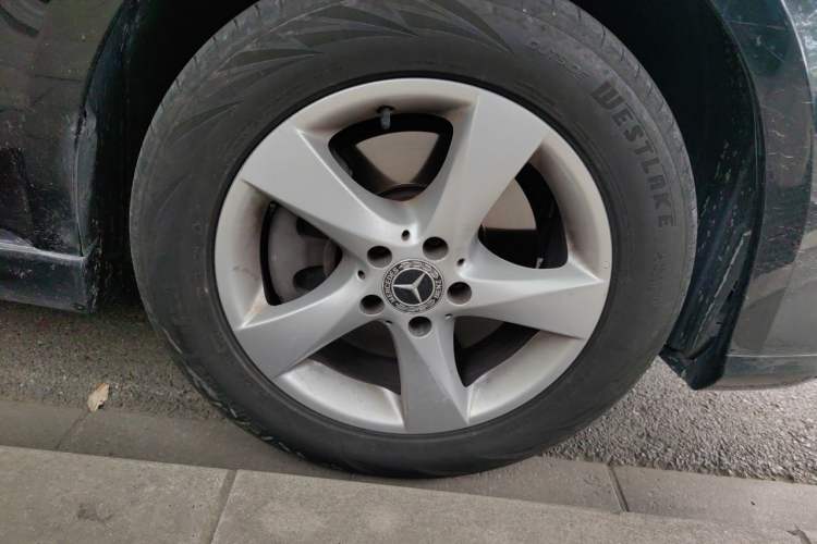 Used Mercedes-Benz Vito 2018 2.0T Elite Version 7 Seats China VI Emission Standard Right Front Wheel Hub