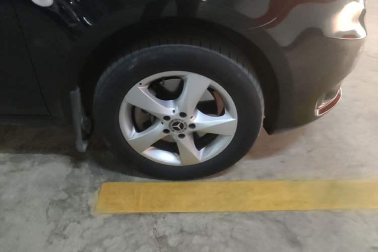 Used Mercedes-Benz Vito 2018 2.0T Elite Version 7 Seats China VI Emission Standard Right Front Wheel Hub