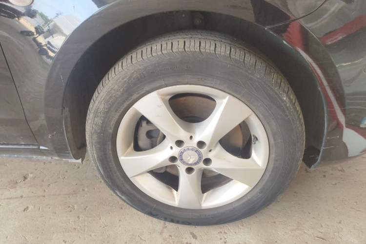 Used Mercedes-Benz Vito 2018 2.0T Elite Version 9 Seats China VI Emission Standard Right Front Wheel Hub