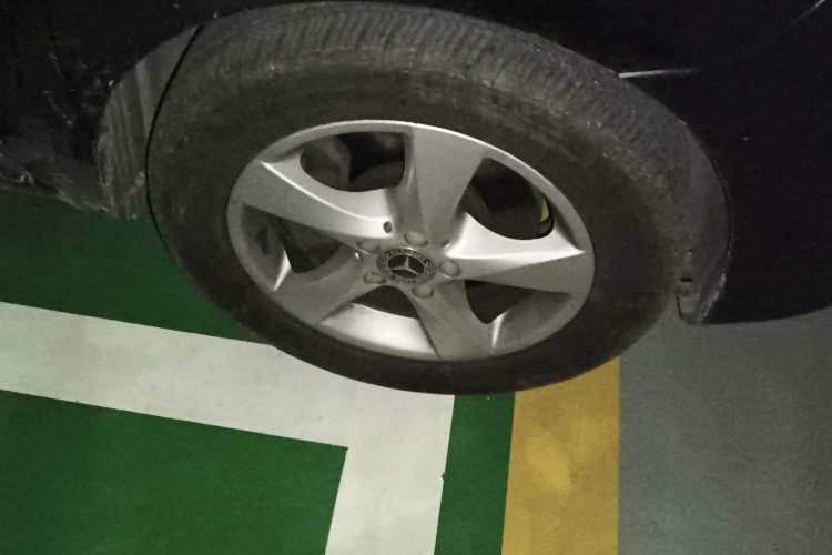 Used Mercedes-Benz Vito 2018 2.0T Business Version China VI Emission Standard Right Front Wheel Hub