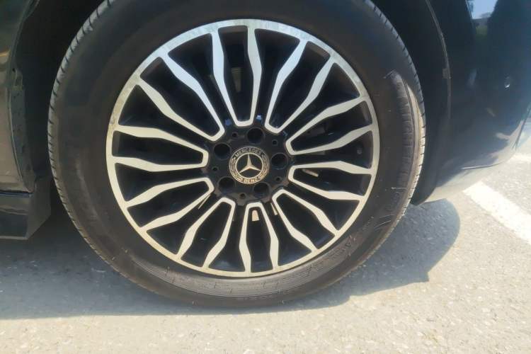 Used Mercedes-Benz Vito 2018 2.0T Business Version China V Emission Standard Right Front Wheel Hub