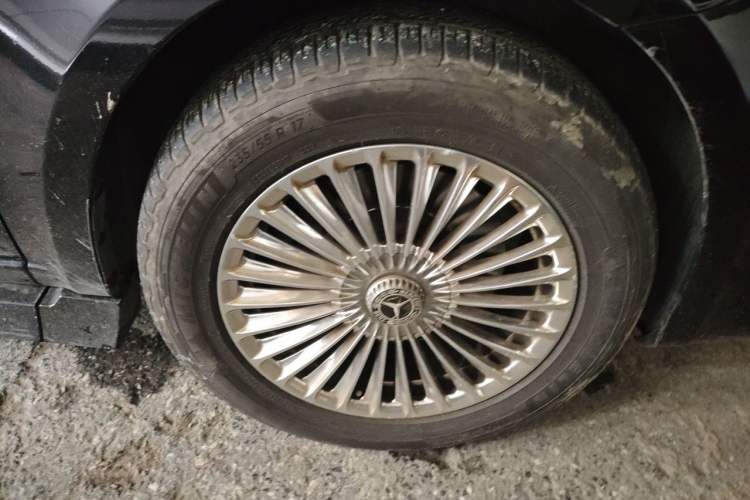 Used Mercedes-Benz Vito 2018 2.0T Business Version China VI Emission Standard Right Front Wheel Hub