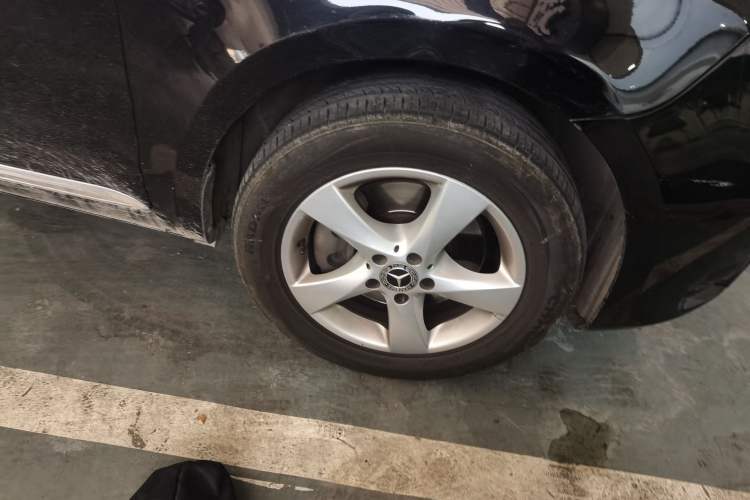 Used Mercedes-Benz Vito 2018 2.0T Elite Version 7 Seats China VI Emission Standard Right Front Wheel Hub