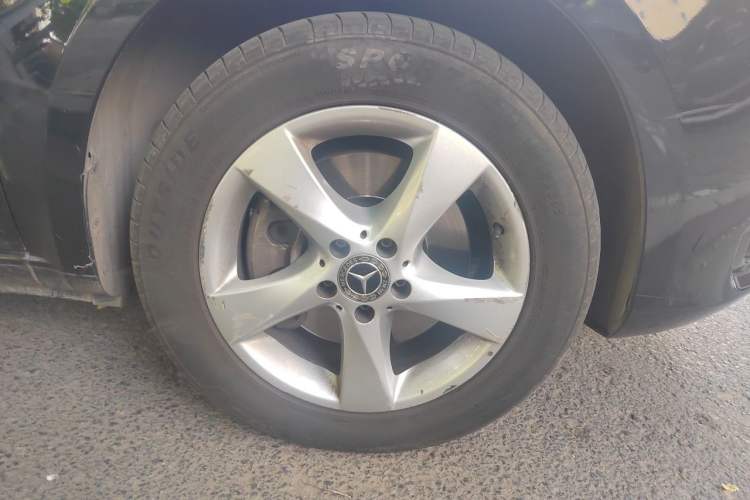 Used Mercedes-Benz Vito 2018 2.0T Elite Version 7 Seats China VI Emission Standard Right Front Wheel Hub