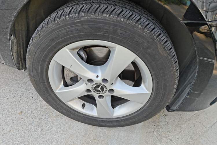 Used Mercedes-Benz Vito 2018 2.0T Business Version China VI Emission Standard Right Front Wheel Hub