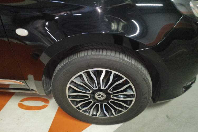 Used Mercedes-Benz Vito 2018 2.0T Elite Version 7 Seats China VI Emission Standard Right Front Wheel Hub