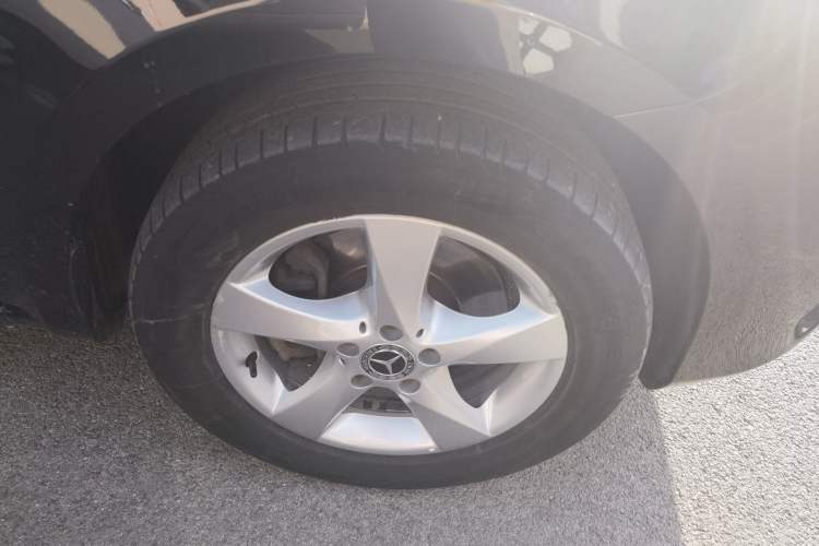 Used Mercedes-Benz Vito 2018 2.0T Elite Version 7 Seats China VI Emission Standard Right Front Wheel Hub