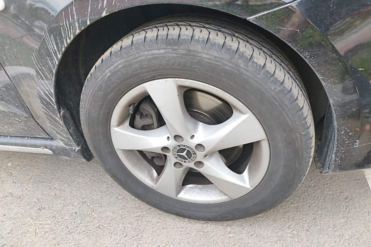Used Mercedes-Benz Vito 2018 2.0T Elite Version 7 Seats China VI Emission Standard Right Front Wheel Hub