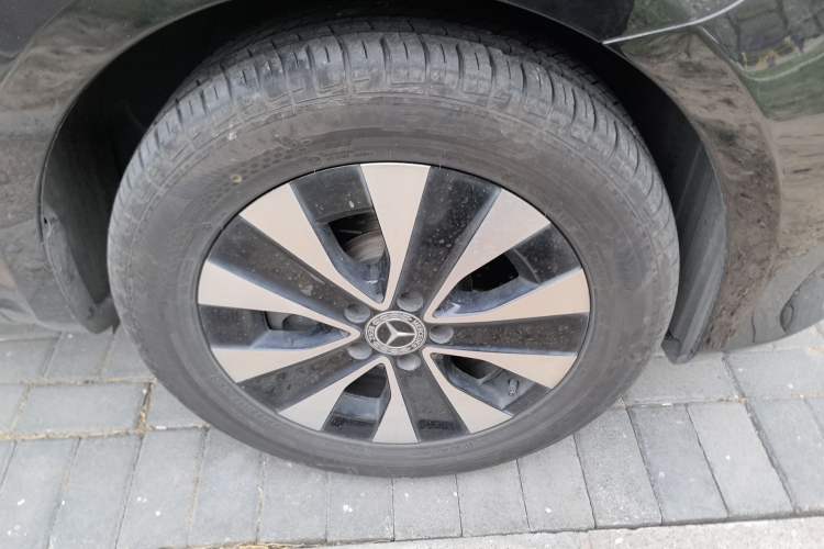Used Mercedes-Benz Vito 2018 2.0T Business Version China V Emission Standard Right Front Wheel Hub