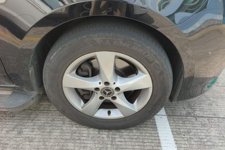Used Mercedes-Benz Vito 2018 2.0T Business Version China V Emission Standard Right Front Wheel Hub