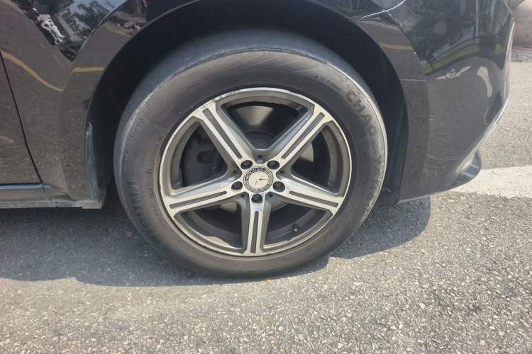 Used Mercedes-Benz Vito 2018 2.0T Business Version China VI Emission Standard Right Front Wheel Hub