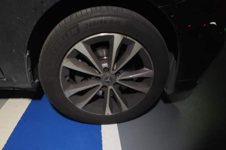 Used Mercedes-Benz Vito 2018 2.0T Business Version China VI Emission Standard Right Front Wheel Hub