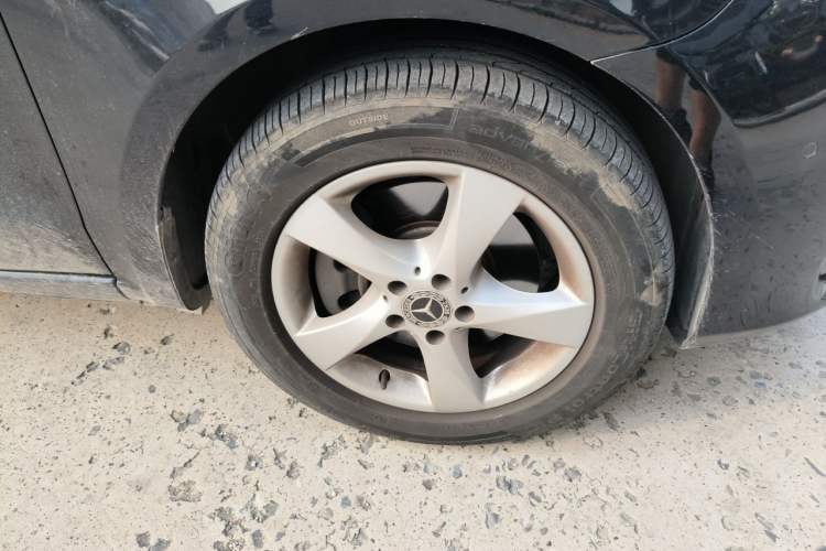 Used Mercedes-Benz Vito 2018 2.0T Business Version China VI Emission Standard Right Front Wheel Hub