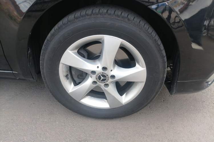 Used Mercedes-Benz Vito 2018 2.0T Business Version China V Emission Standard Right Front Wheel Hub