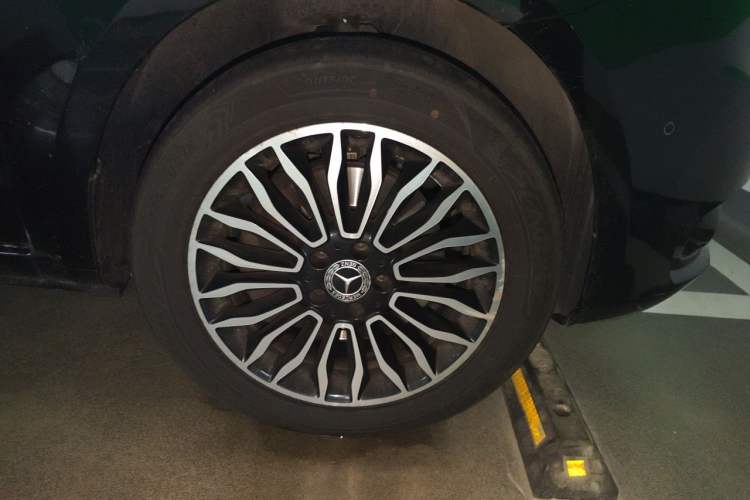 Used Mercedes-Benz Vito 2018 2.0T Business Version China VI Emission Standard Right Front Wheel Hub