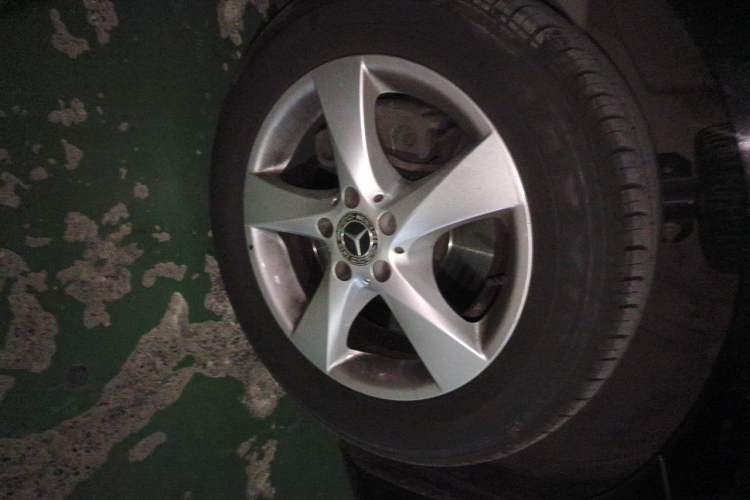 Used Mercedes-Benz Vito 2018 2.0T Business Version China VI Emission Standard Right Front Wheel Hub