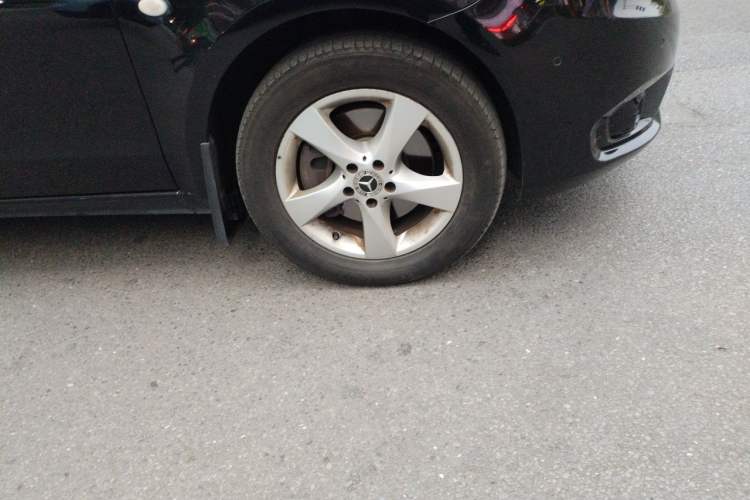 Used Mercedes-Benz Vito 2018 2.0T Business Version China VI Emission Standard Right Front Wheel Hub