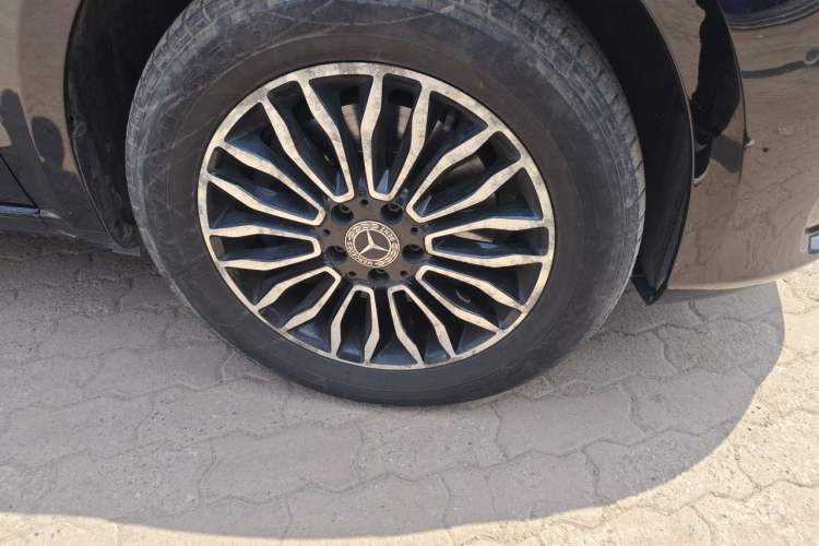 Used Mercedes-Benz Vito 2018 2.0T Business Version China VI Emission Standard Right Front Wheel Hub