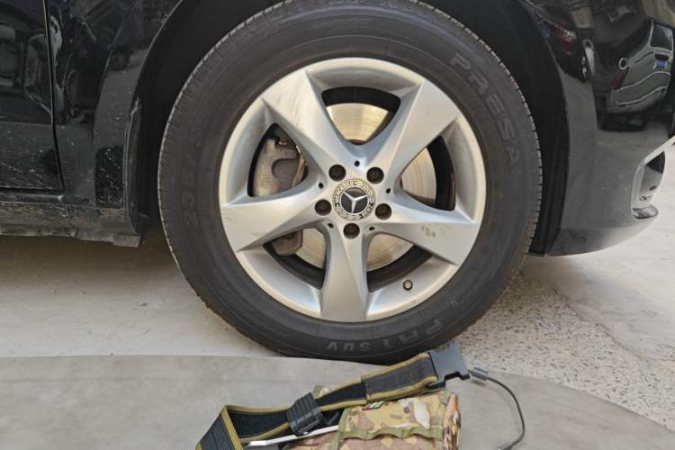 Used Mercedes-Benz Vito 2018 2.0T Business Version China VI Emission Standard Right Front Wheel Hub