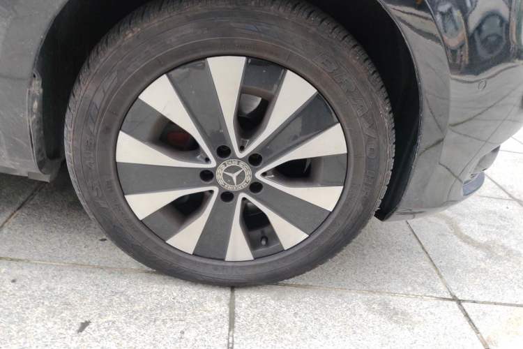 Used Mercedes-Benz Vito 2018 2.0T Business Version China V Emission Standard Right Front Wheel Hub