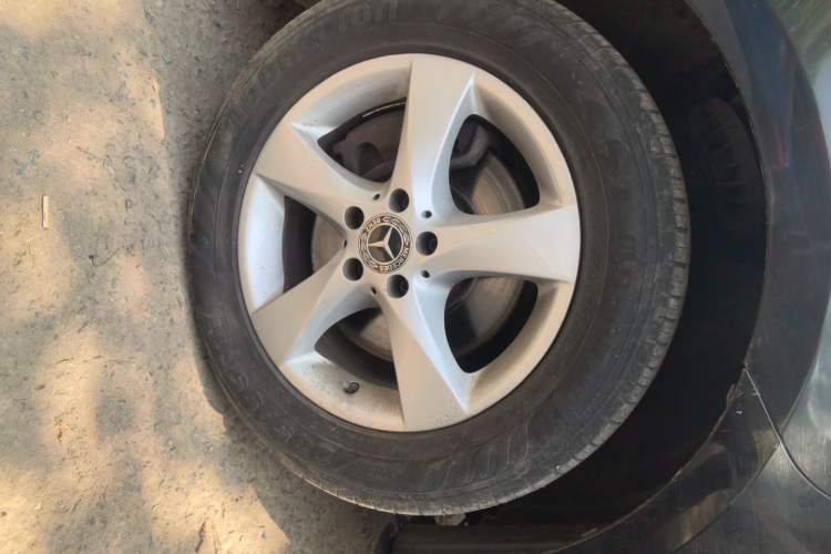 Used Mercedes-Benz Vito 2018 2.0T Business Version China VI Emission Standard Right Front Wheel Hub