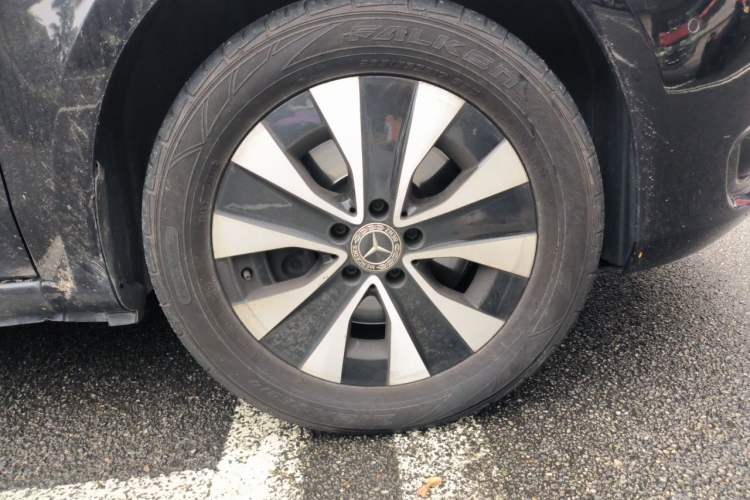 Used Mercedes-Benz Vito 2018 2.0T Business Version China VI Emission Standard Right Front Wheel Hub