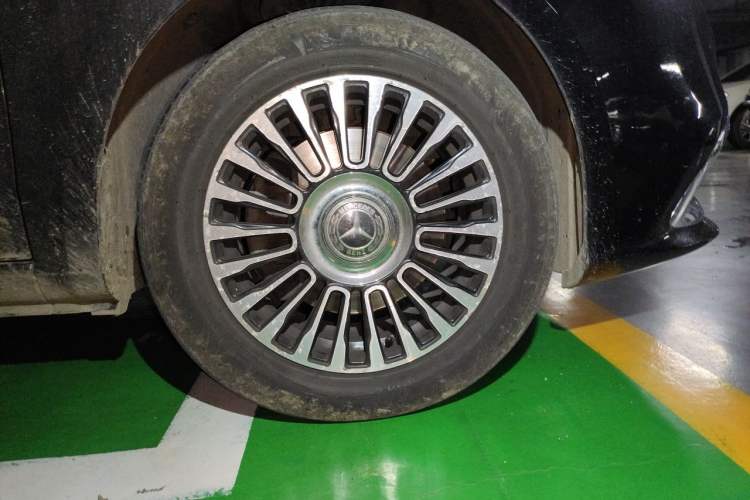 Used Mercedes-Benz Vito  Right Front Wheel Hub